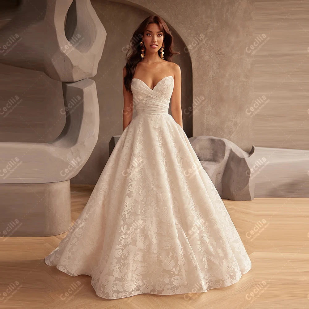 

Gorgeous Wedding Dresses Exquisite Bridal Gowns Lace Tiered Robes Sexy Strapless Backless Customized Charming Vestidos De Novia