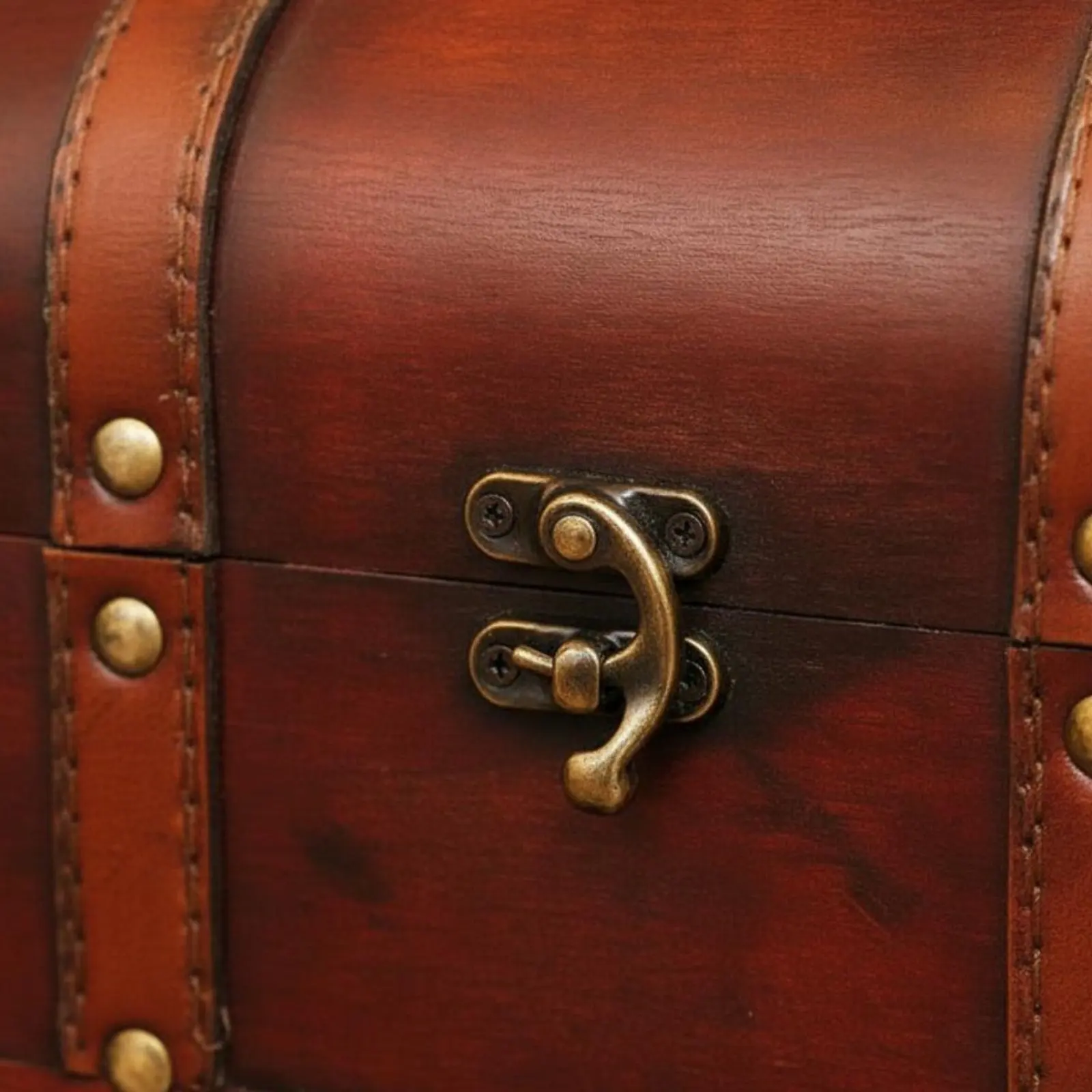 Wooden Treasure Chest Versatile Vintage Wooden Treasure Chest Retro Keepsake Box with Lock Multipurpose Home Decoration