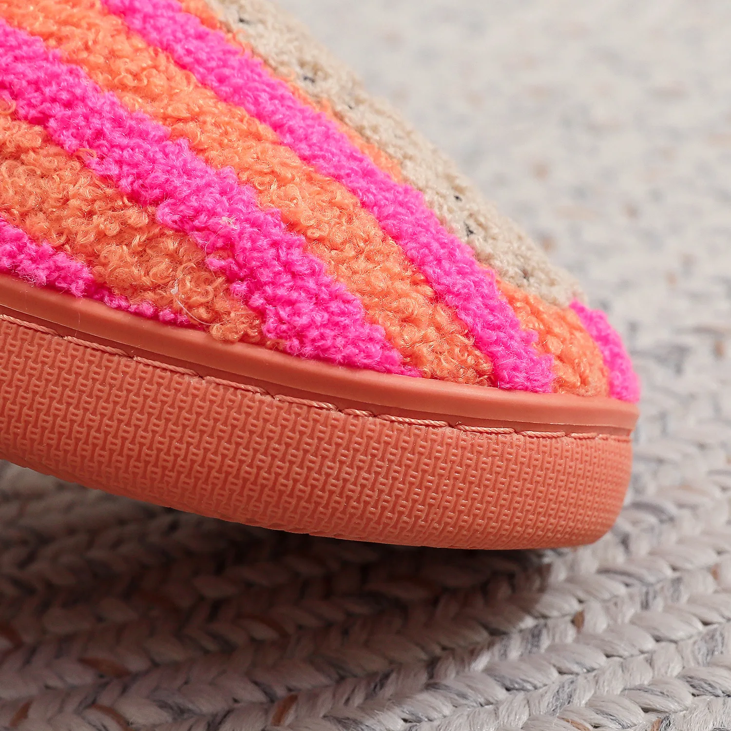 Herren-Plüschpantoffeln, farblich abgesetzte, bestickte Winter-Hausschuhe mit gestreiftem Leopardenmuster, rutschfeste, warme, bequeme Plüschschuhe für Damen – Detail 14