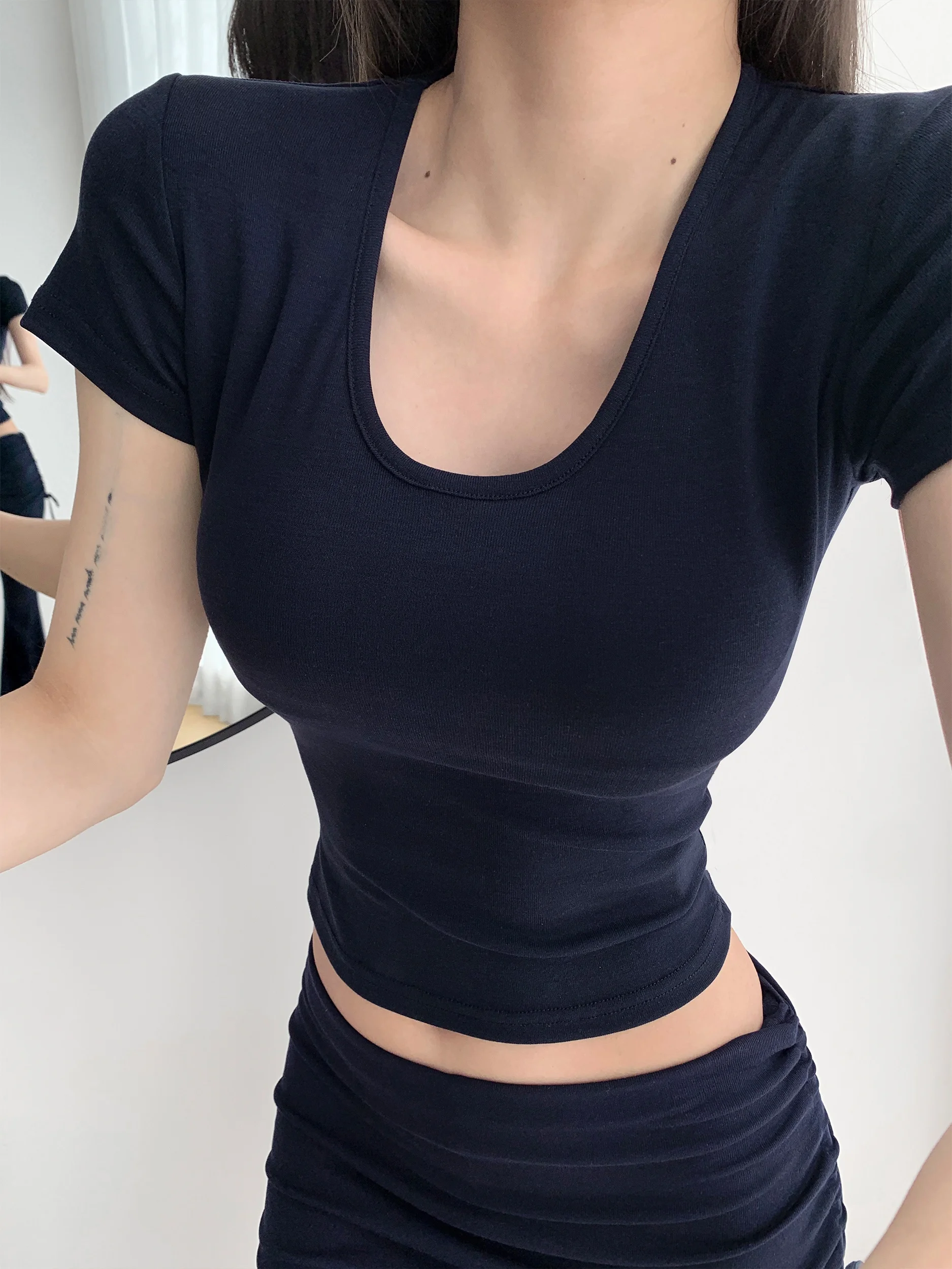 Slim Fit U-Neck  Color Short Sleeve T-Shirt Women's Summer Waist Shaping Fashionable Minimalist Style Pure Color Top