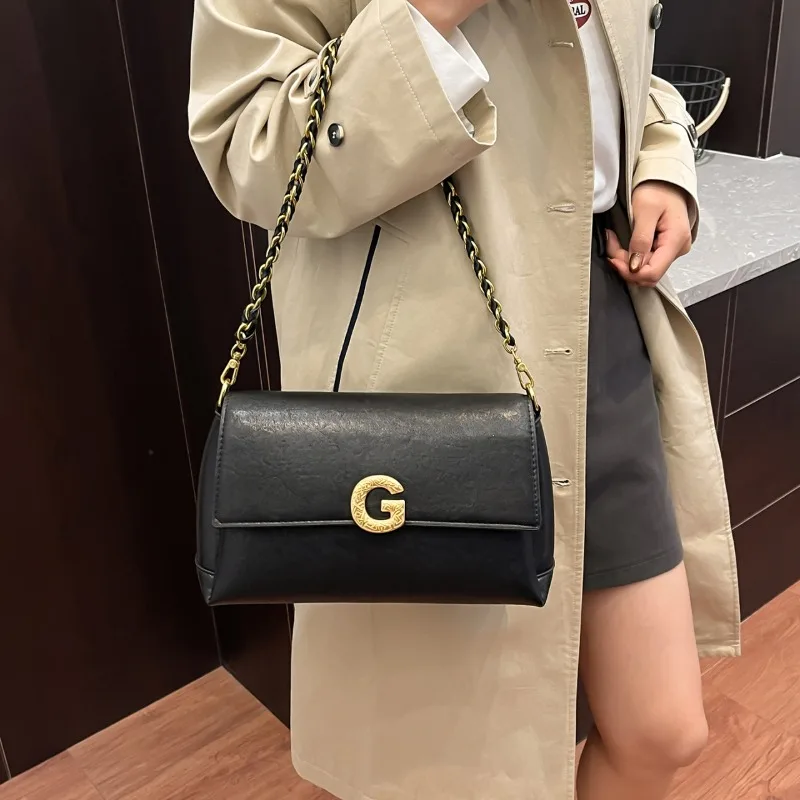 

Sophisticated Women Clutch Bag Velvet Fabric Luxurious Appearance with Detachable Strap Perfect for Formal Events Evening