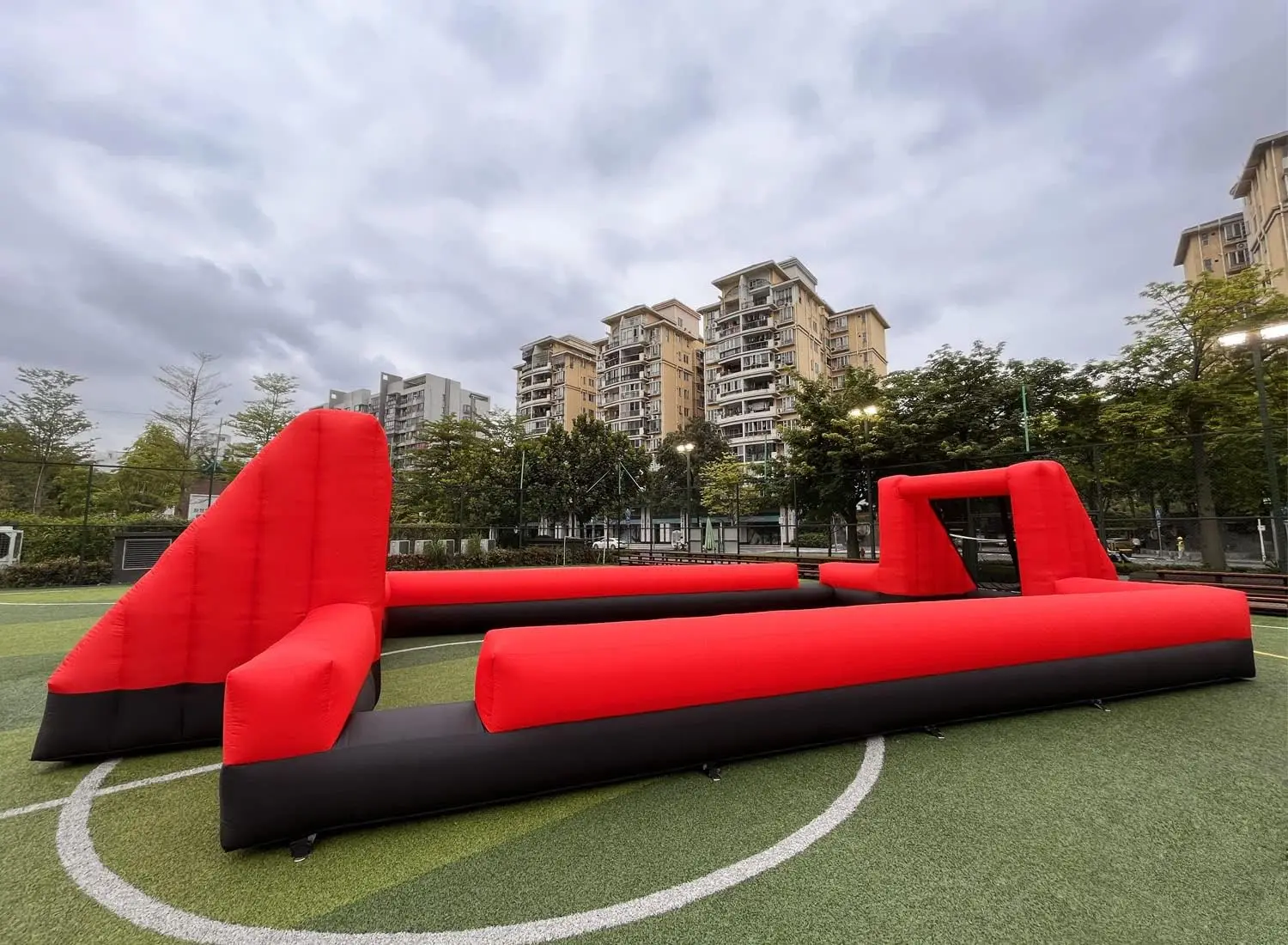 40 Fuß x 20 Fuß aufblasbares Fußballplatz für den Außenbereich, aufblasbarer Fußball- und Fußballplatz für Spiele im Schulspielplatz/Familie/Team