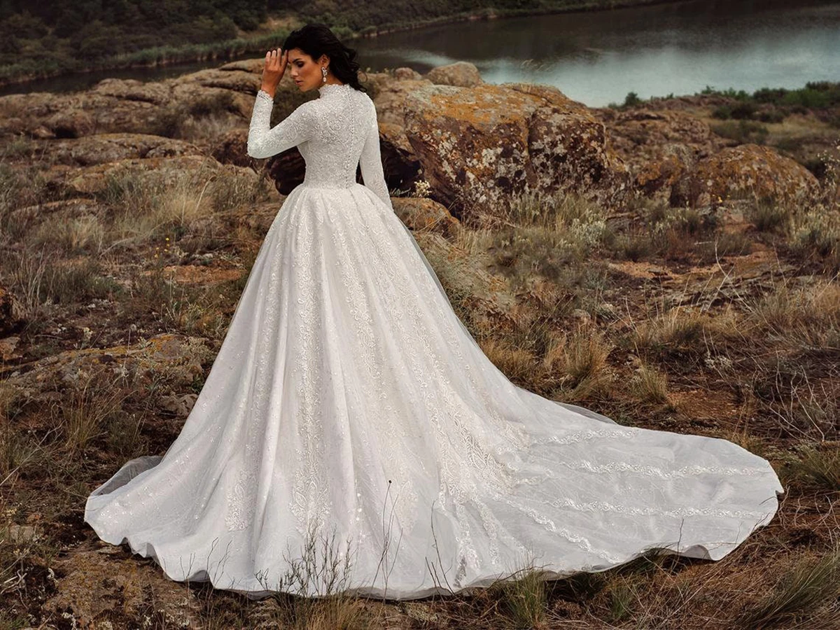 Vestidos de novia elegantes de una línea, cuello alto, manga larga, apliques florales, cuentas de encaje, Vestido de novia hecho A medida