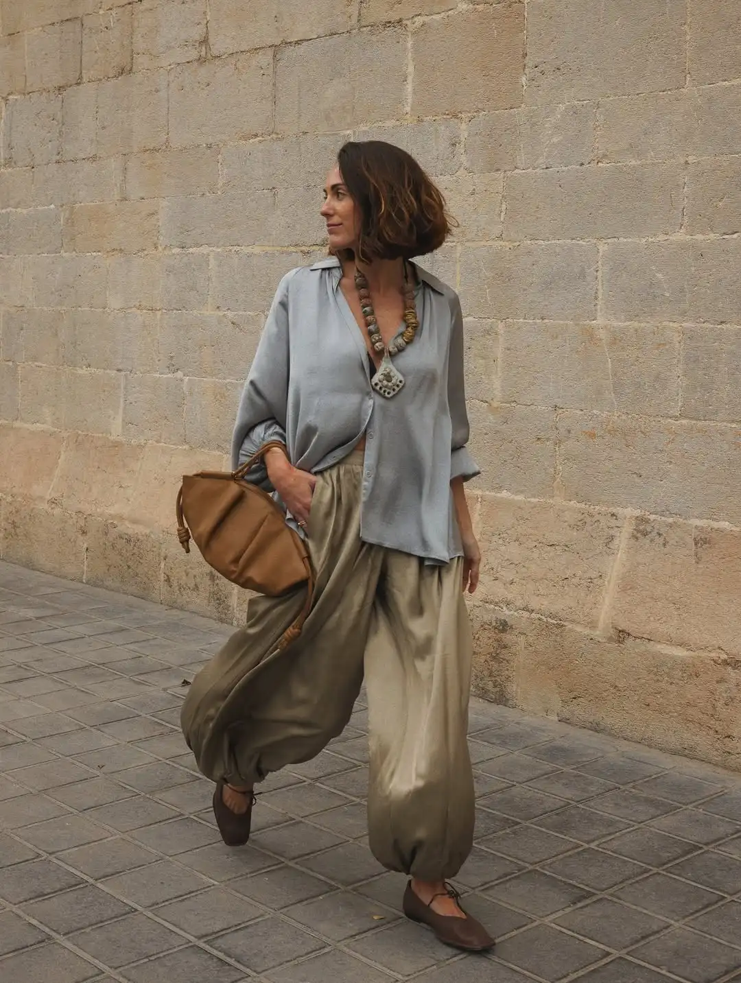 

Retro Style Loose Fit Silk Shirt Mediterranean Leisure Pants Women's Long Sleeve Collar Flip Cuff Polyester Fiber Resistant t...
