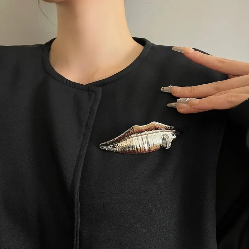 Fashion Jewelry European and American Design Lip Shaped Brooch For Women Party Gifts Exaggerative Accessories 2024 Trend New