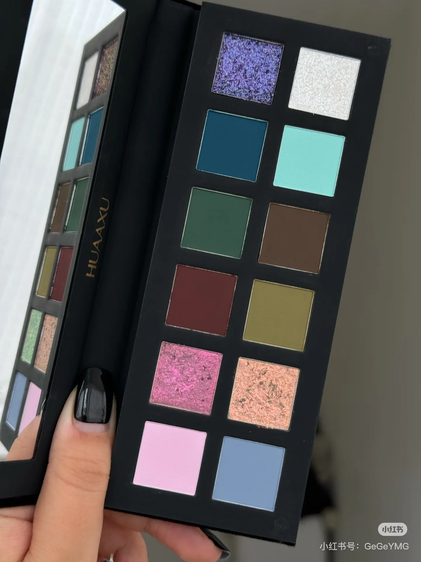 Paleta cieni do powiek HUAAXU Dionysus Dwanaście kolorów Delikatny połysk Matowy kameleon Kosmetyk do powiek