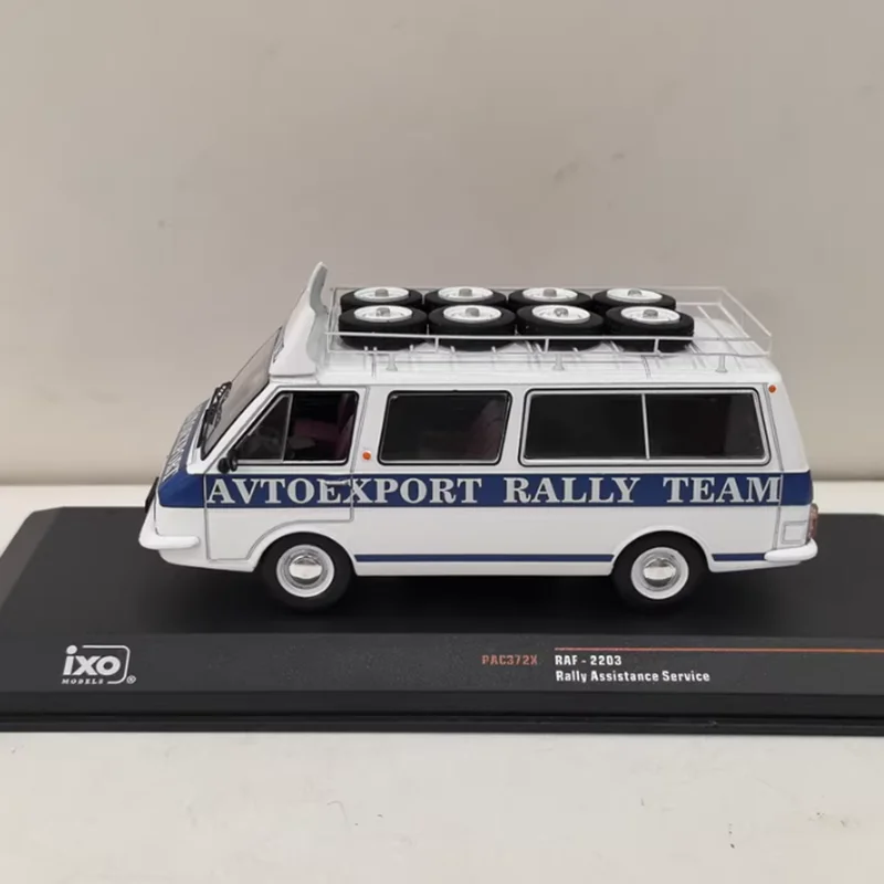 

Массовая без коробки, масштаб 1:43, RAF 2203, имитация сплава, модель автомобиля, статическая коллекция, украшенные праздничными игрушками, сувенирный подарок