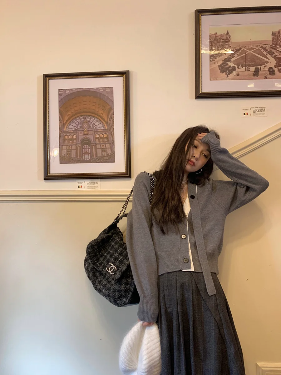 

Вязаная кофта с V-образным вырезом и имитацией двухслойности, с вставками на плечах, базовый слой, женская зимняя одежда в стиле "Living in Another Place"