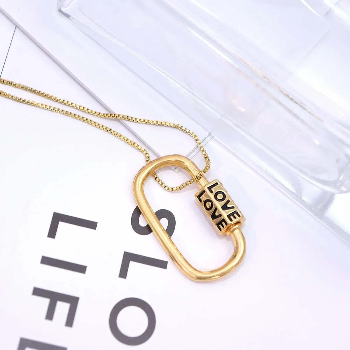 Ciondolo geometrico ovale fai-da-te Gioielli in rame da donna Collana con lettere dal vivo Stile europeo americano