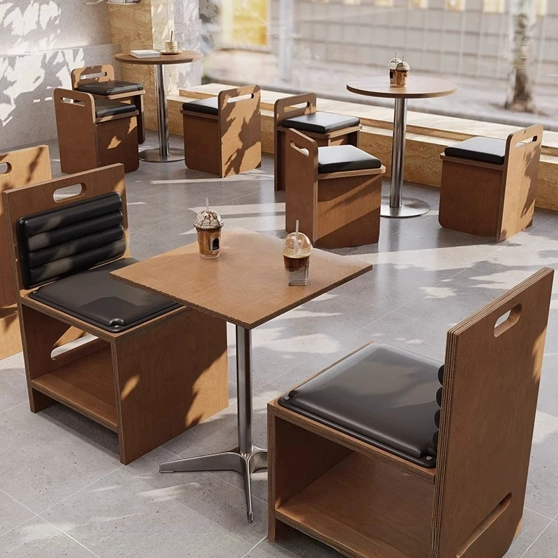 Modernes Metall-Restauranttisch- und Stuhlset mit Holz-Sitzbank für Cafés, Kaffeehäuser oder Hotels