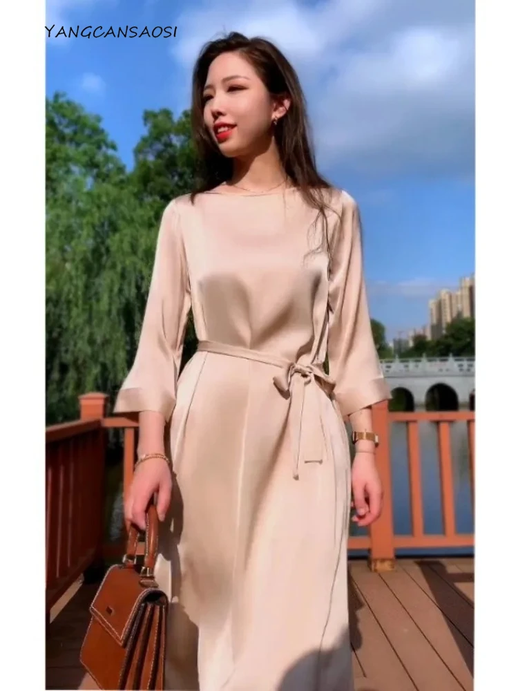 Damenbekleidung, 92,8 % natürliche Maulbeerseide, elastischer Satin, französisches Retro-Einhals, modisches, gerades Kleid mit neun Zoll Ärmeln