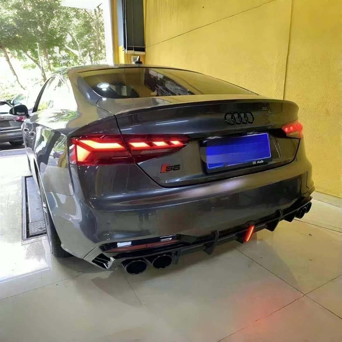 Für Audi A5 S-Line S5 B9 Sport 2021-2025 4-Türer Heckstoßstangen-Diffusor Auto-Diffusor-Spoiler mit Auspuff (Nicht für 2-Türer)