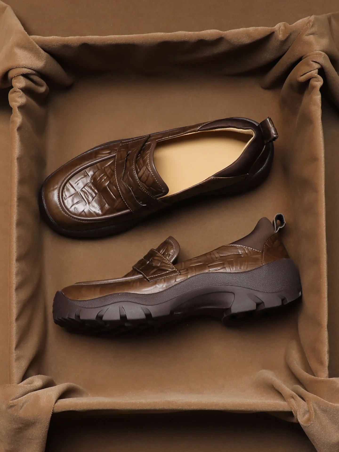 SHOEBOX British style round toe loafers for women in autumn 2026, retro style versatile casual shoes, single order shoes