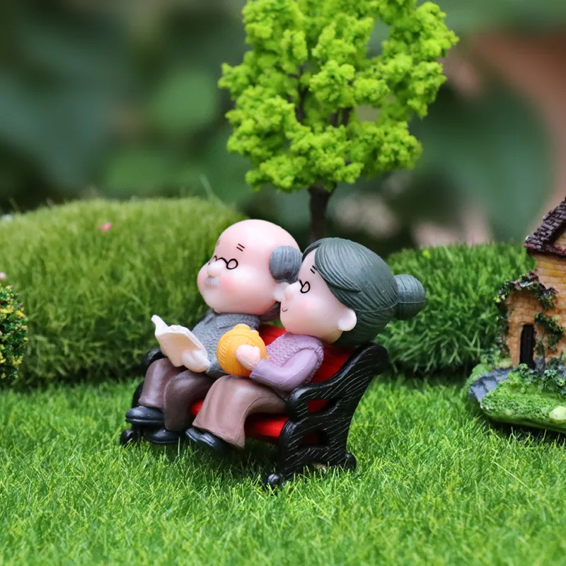 New Mini Couple Figures Grandma Grandpa Sweety Lovers Old Couple Ornament for Fairy Garden Figurines Miniature Home Decoration