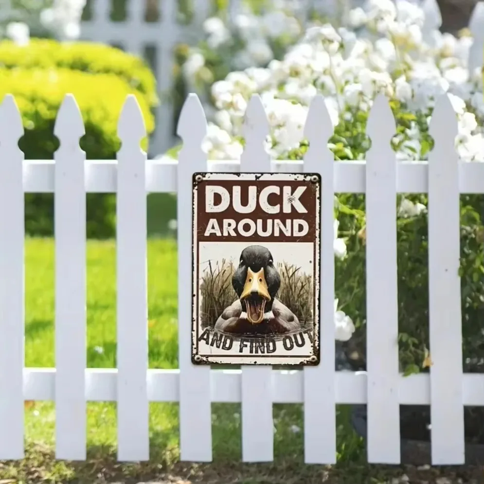 علامة تحذير مضحكة على شكل بطة عتيقة - ديكور معدني ريفي مع "بطة حولها والعثور عليها" | لهجة المزرعة الملتوية للمنازل والشرفات #6