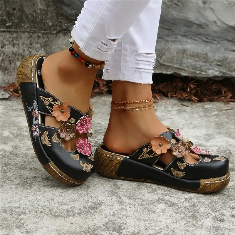 Summer Retro Plum Blossom Baotou Slippers Women's New Fashion Totem Thick Sole Anti Slip Sandals Outdoor Beach Flat Casual Shoes