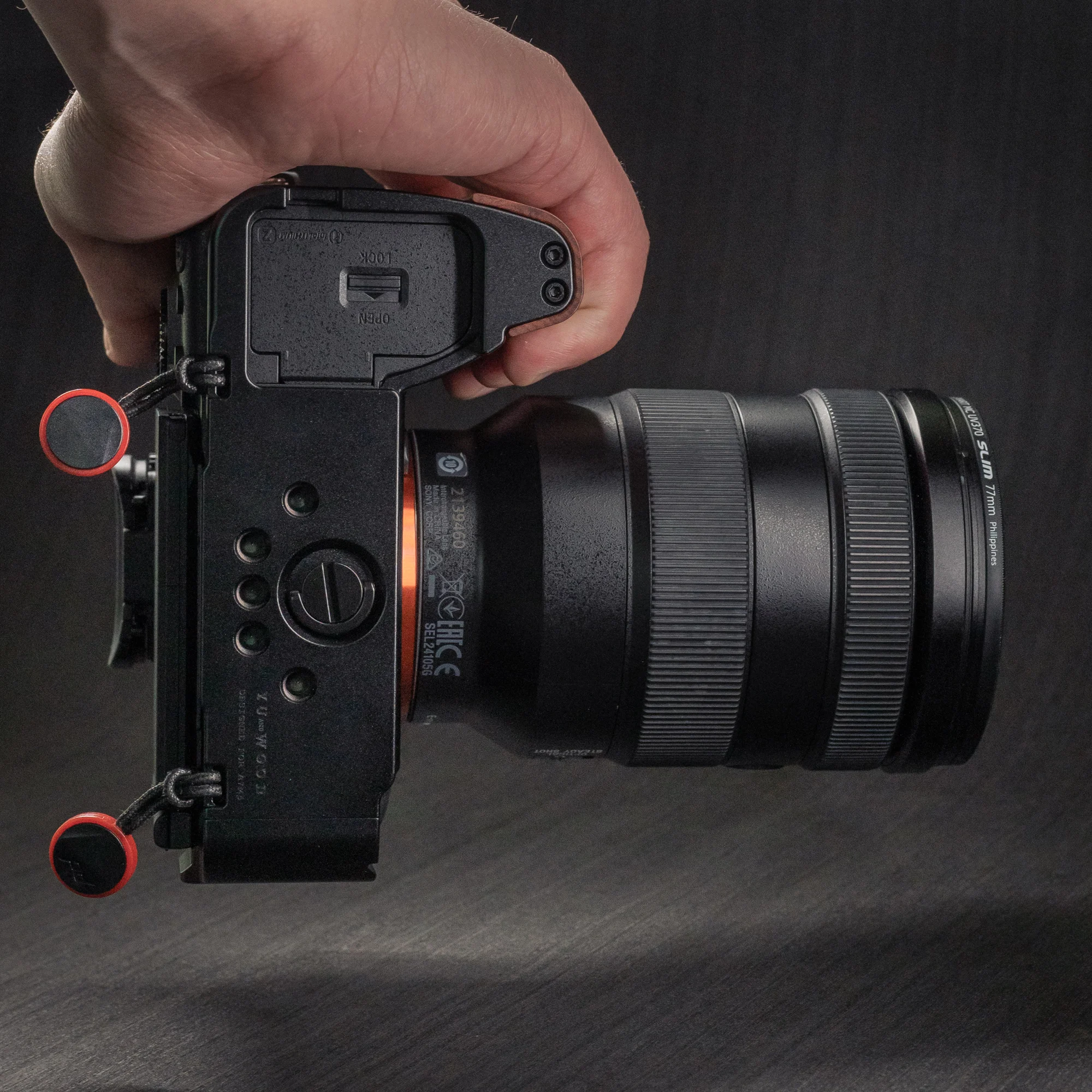 YUWOOD für Sony A7R5 / A7M4 Kamera-Cage mit Holzgriff und integrierter Schnellwechselplatte für Arca-Swiss Cage Rig Kit – Detail 16