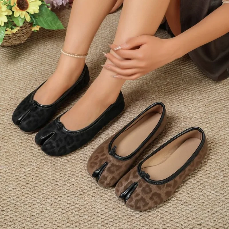 Modische Ballerinas mit Leopardenmuster und geteilter Zehenpartie für Damen, Frühling/Sommer, lässig, weiche Sohlen, bequeme Slipper, Tanzschuhe für Mädchen, Tabi-Schuhe – Detail 1
