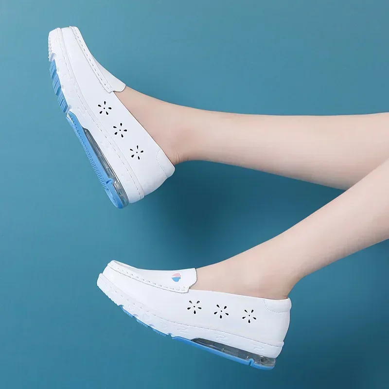 New Woman Nurse Flat Shoes Fashion White Slip on Comfort Moccains Shoes Warm Plush Loafers Women Wedge Platform Sneakers 2024