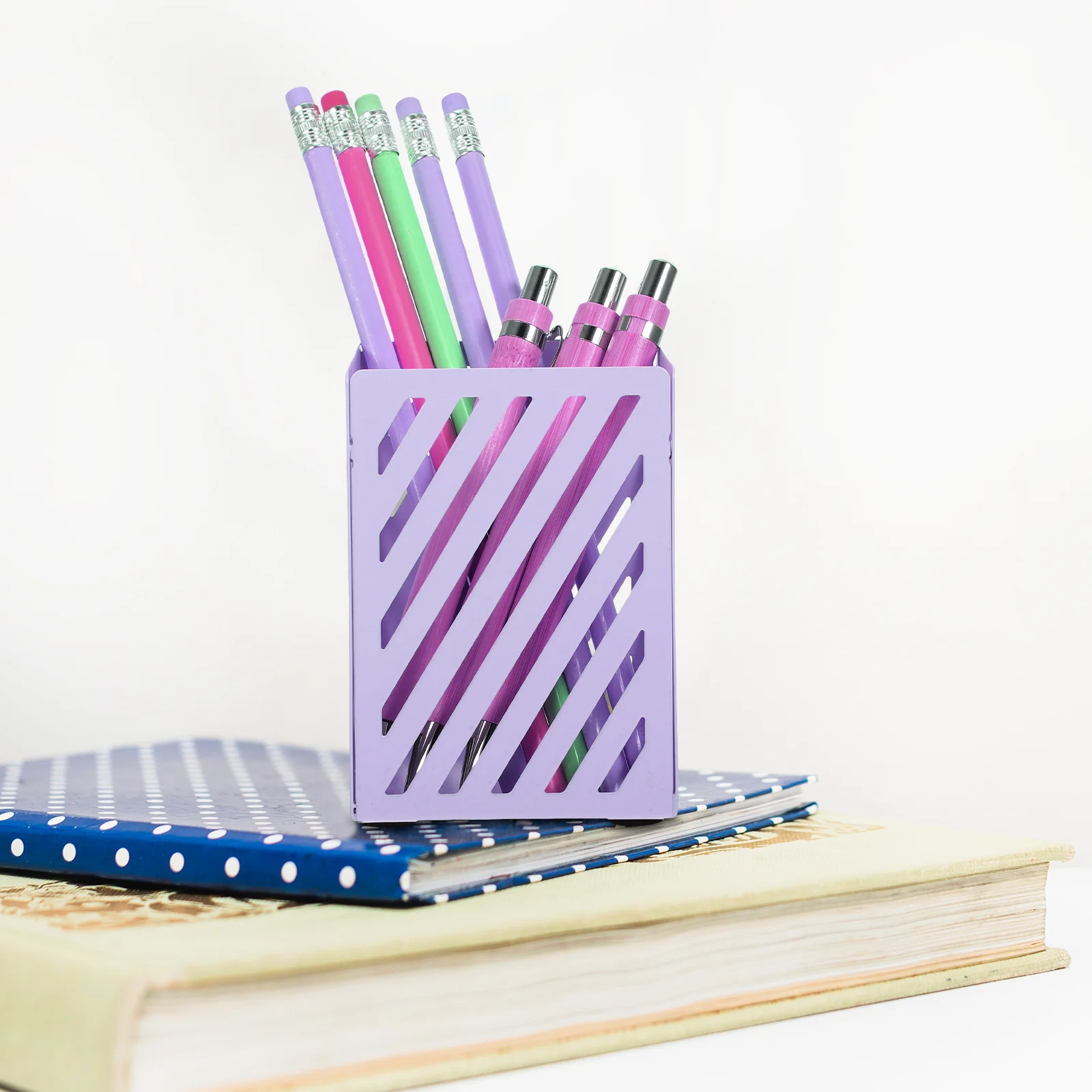 

Metal Pen Holder Desk Organizer Square Pencil Cup Modern Mesh Design for Office Home School Desk Supplies Makeup Brush Holder