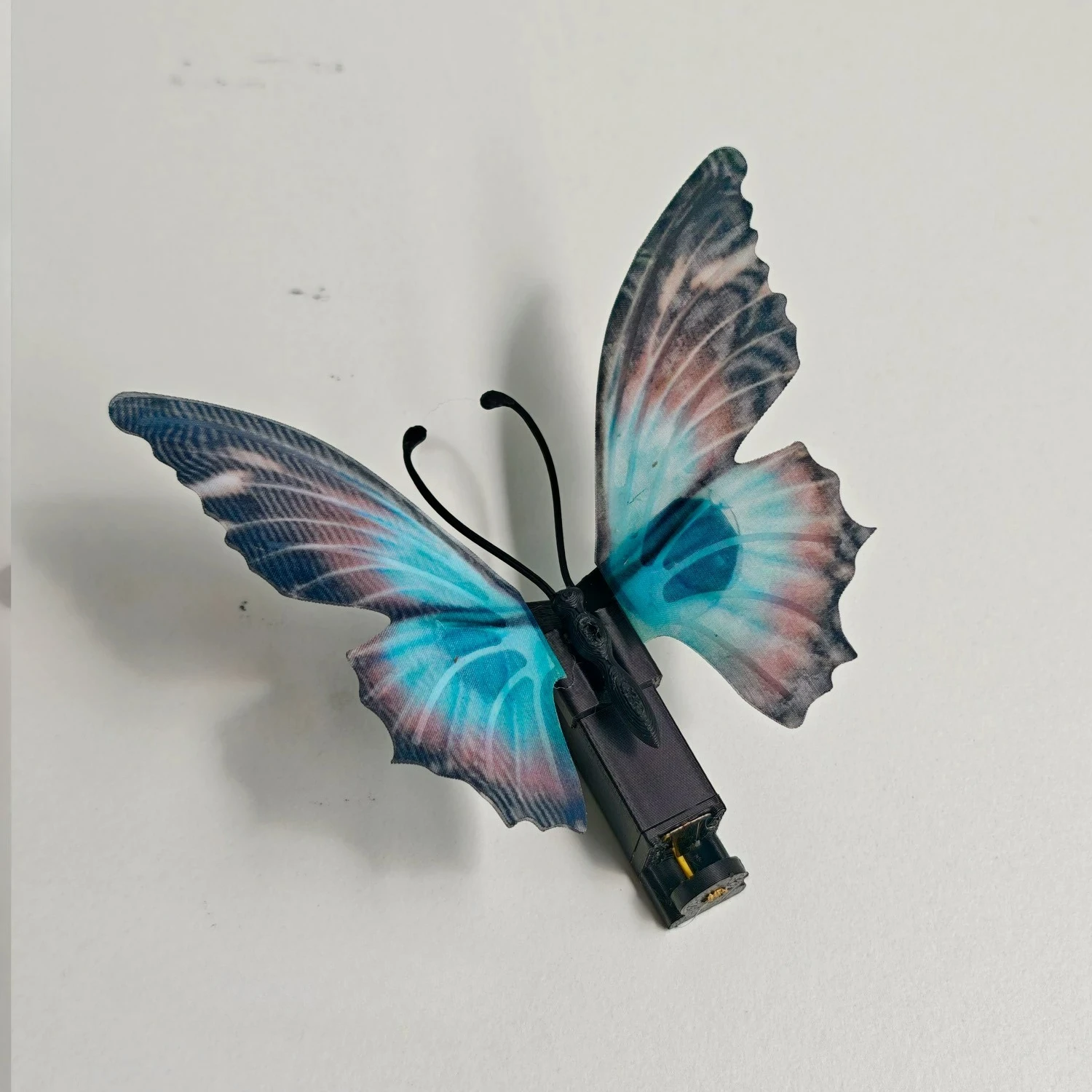 Mini Automatic Butterfly Opener Simulates Active Butterfly Wings with Battery and Hair Clip for DIY Specimen Decoration