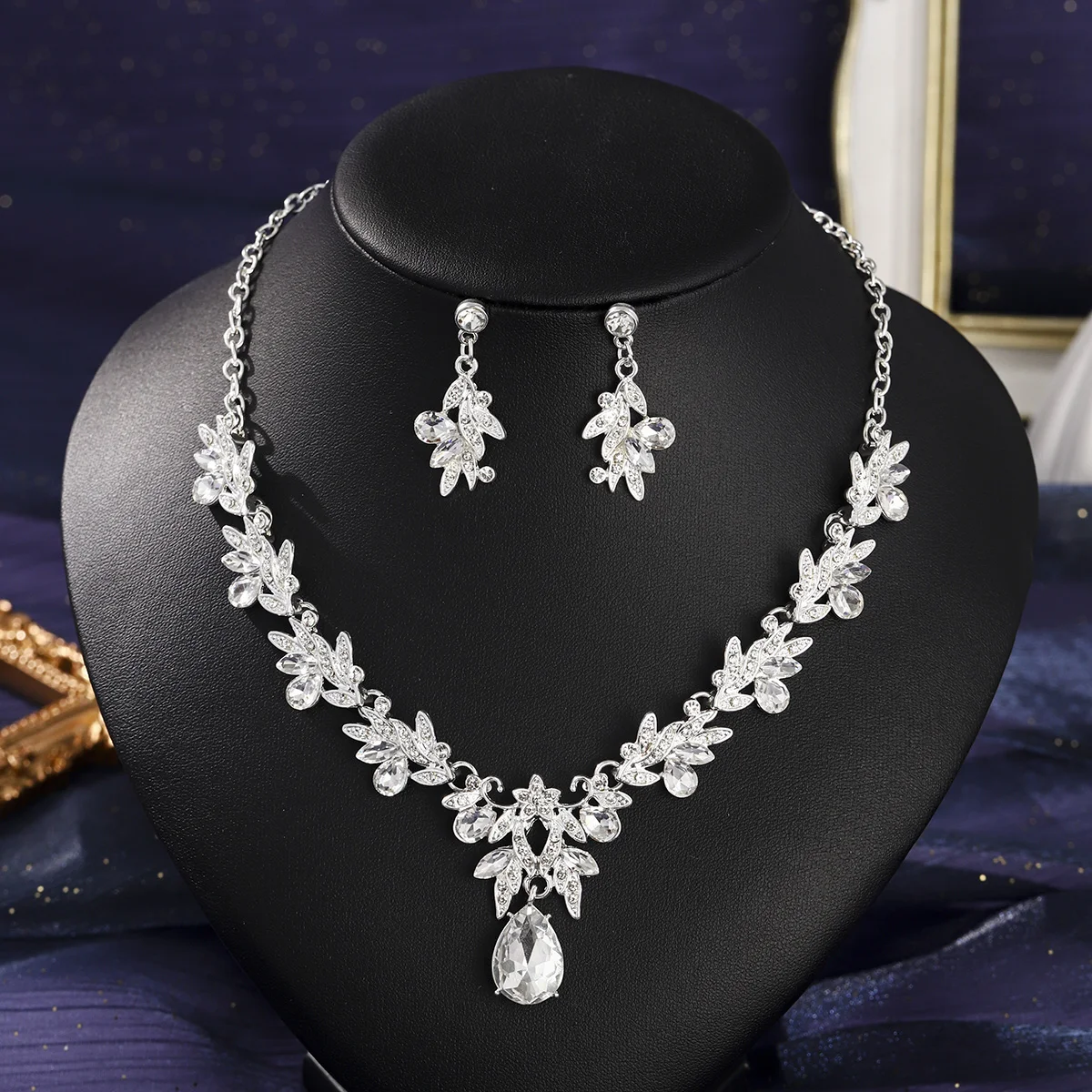 Luxury Rhinestone Bridal Necklace & Earring Set, Exquisite