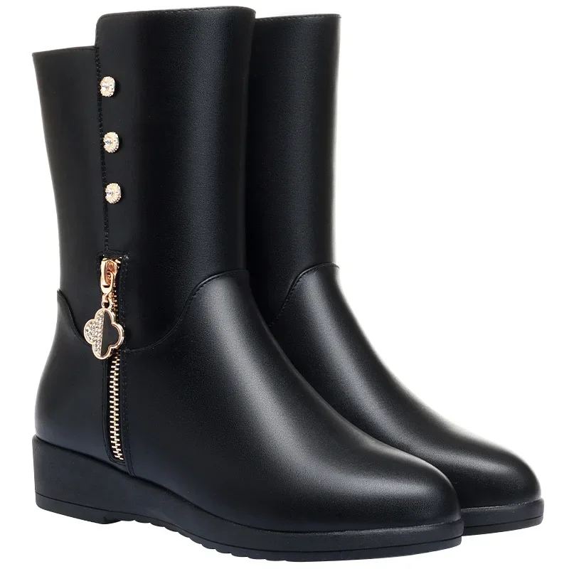 

Новые женские осенние хлопковые туфли на плоской подошве с плюшевой подкладкой, теплые кожаные ботинки на мягкой подошве, женские ботинки до середины икры среднего возраста