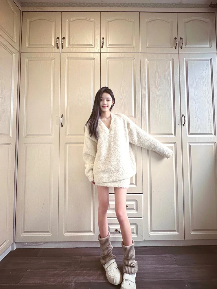 

Chic White Knitted Set Women's Loose Lazy Style Sweater Short Skirt Whole Set Casual Sport Office Universal High Waist V-neck...