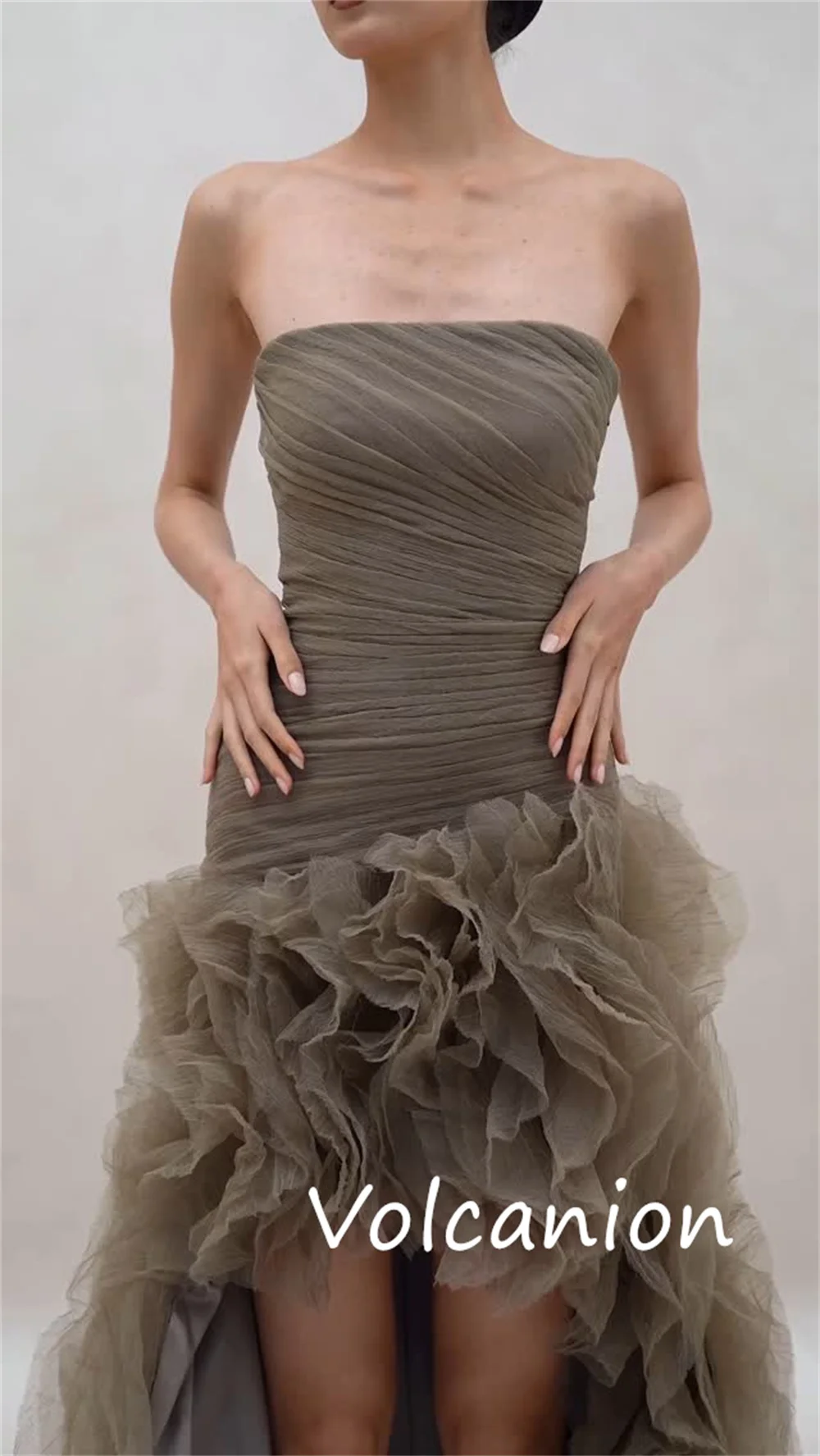 Customized Intricate Organza Pleat Straight Strapless Knee Length Dresses Bespoke Occasion High Quality