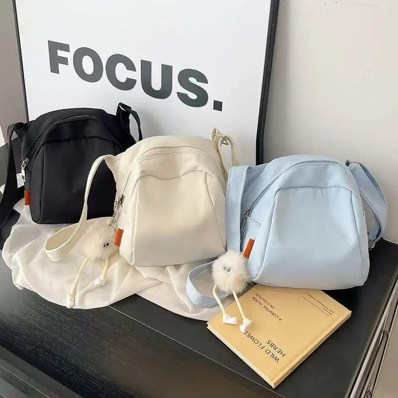 

Модная мини-сумка через плечо для женщин, легкая нейлоновая сумка на плечо, повседневная маленькая сумочка для ежедневного использования.