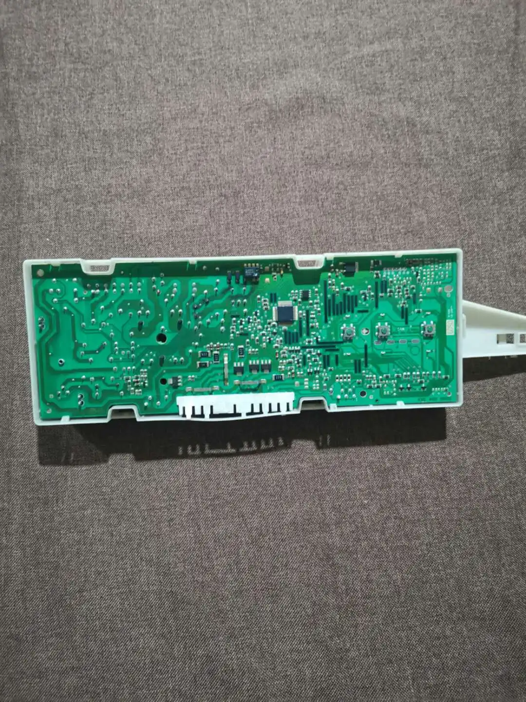 

AKO707023-01 BSH5560004368 Проверено: тестирование материнской платы и печатных плат прошло успешно.