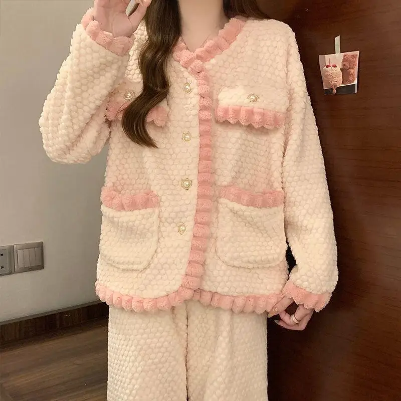 Niedliches Oberbekleidungsset, neuer Winter mit zusätzlichem Fleece und verdickter warmer Heimkleidung, sexy Pyjama, Korallen-Nachtwäsche für Damen, Herbst 2024