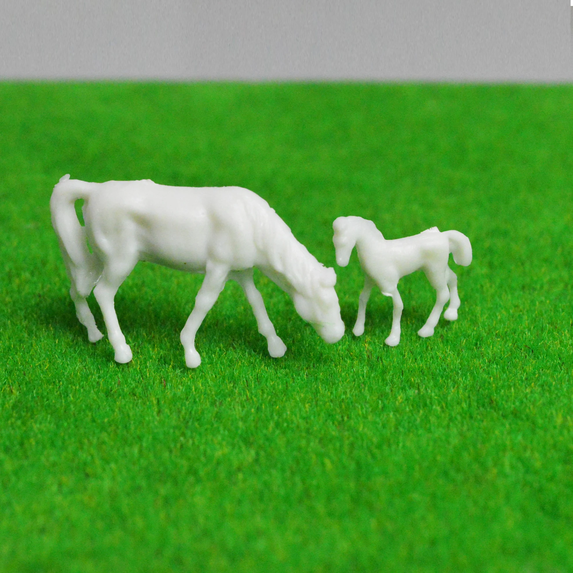 10pcs/lot Ho 1:87 Scale Miniature White Horses Model Farm Animals Toys DIY Model Making for Diorama Random Poses