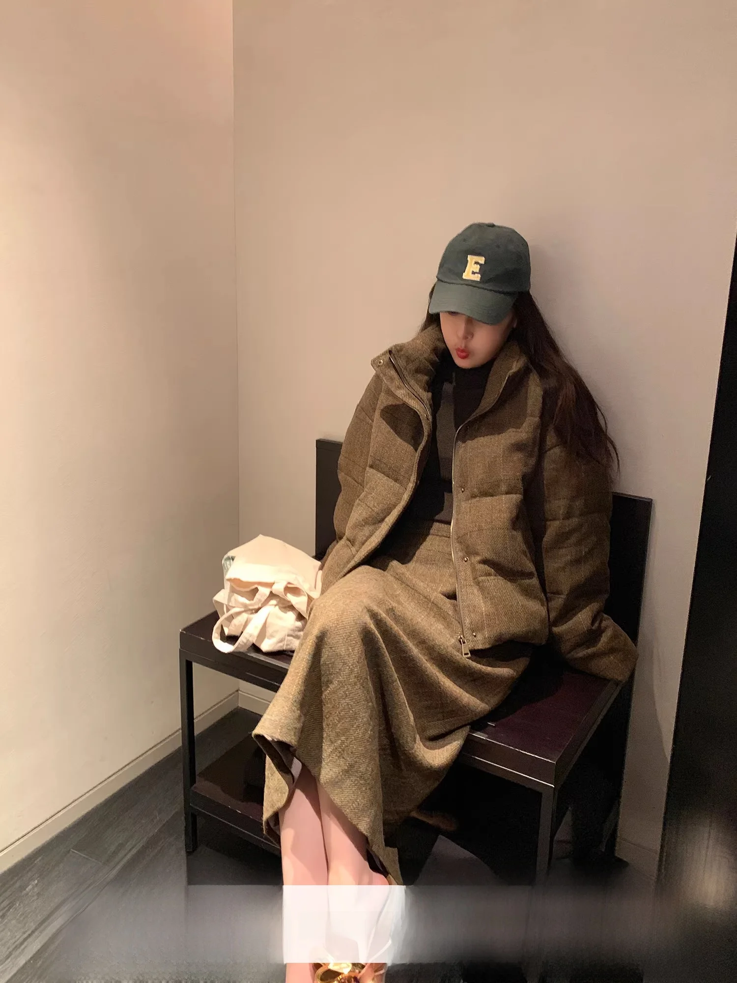 

Yang Xiaoyao Briti Sle Премиум грубого переплетения, полная шерстяная юбка, белый джат на гусином пуху, зимнее новое поступление 2024