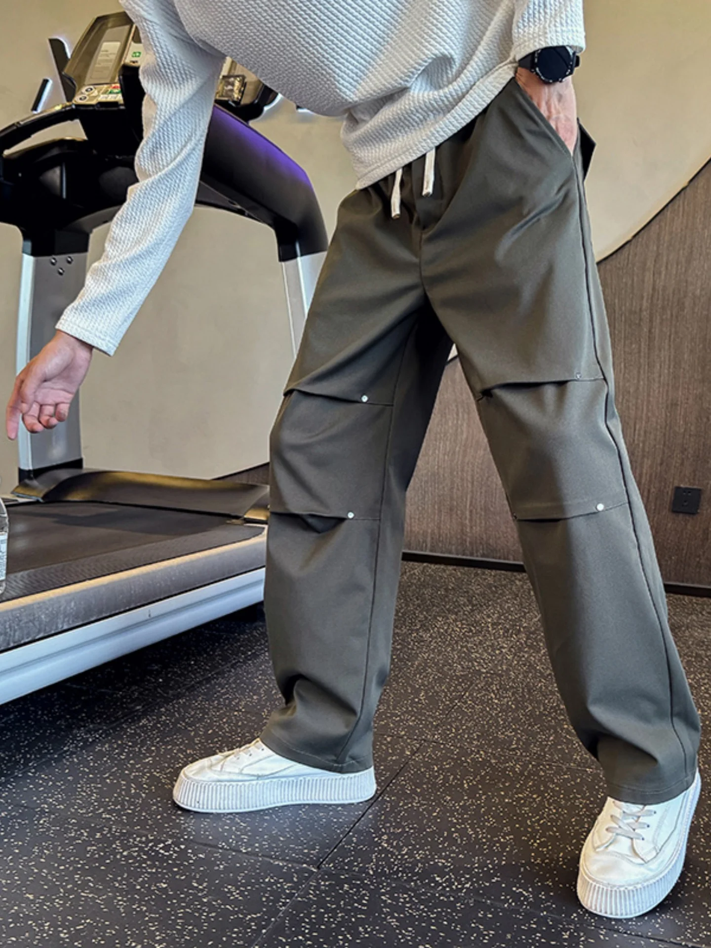 

Мужские повседневные брюки прямого кроя для работы, осенне-зимние, свободные, немнущиеся, в американском стиле, с заклепками, модные, молодежные