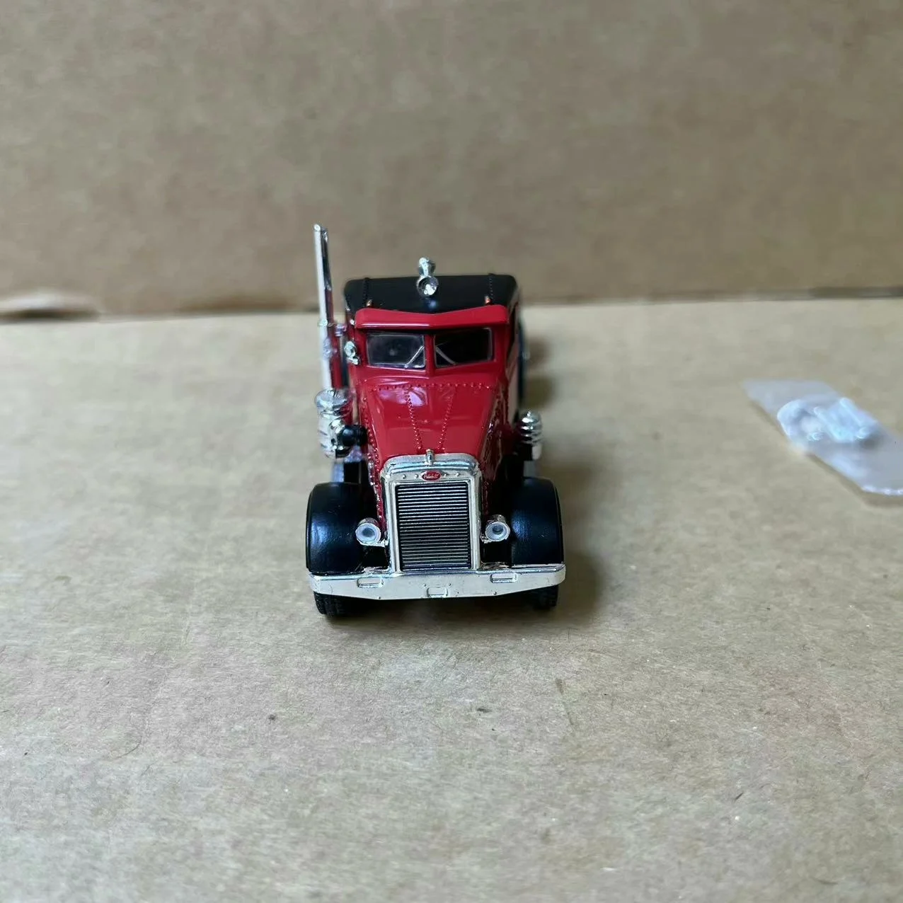 1:87 Scale HO Peterbilt 281 Trailer Head Truck Plastic Car Model Toy Ornament Collectible