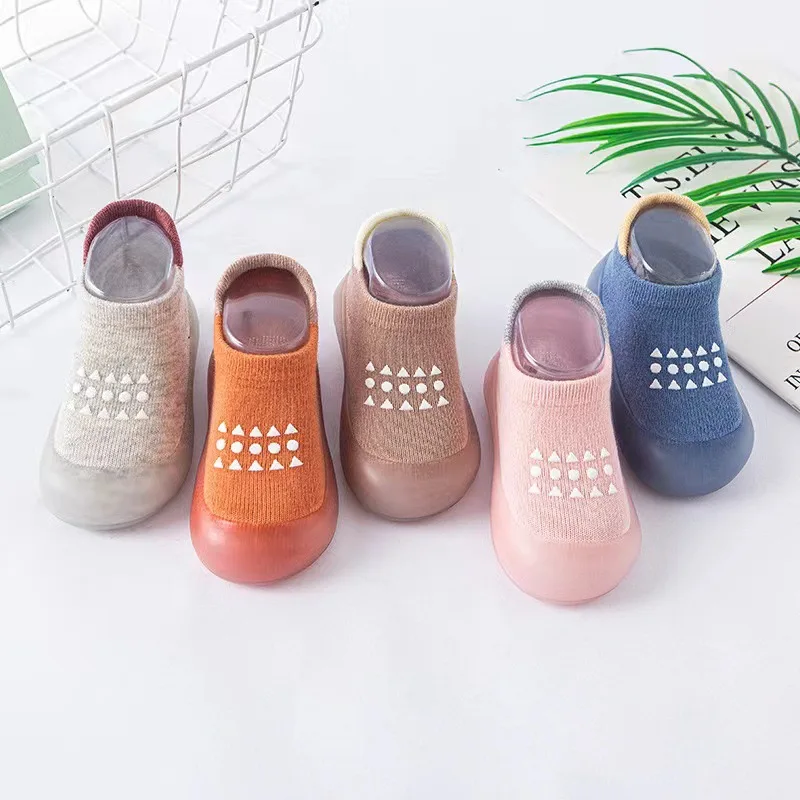 

2025 г., детская обувь для малышей, новая детская обувь на мягкой подошве, нескользящие дышащие детские домашние носки-тапочки, обувь для младенцев и малышей