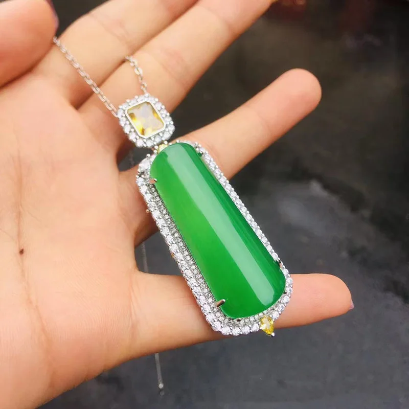 Natural Agate Green Chalcedony Long Wushi Brand Pendant Women's Fashion Necklace Pendant Jewelry