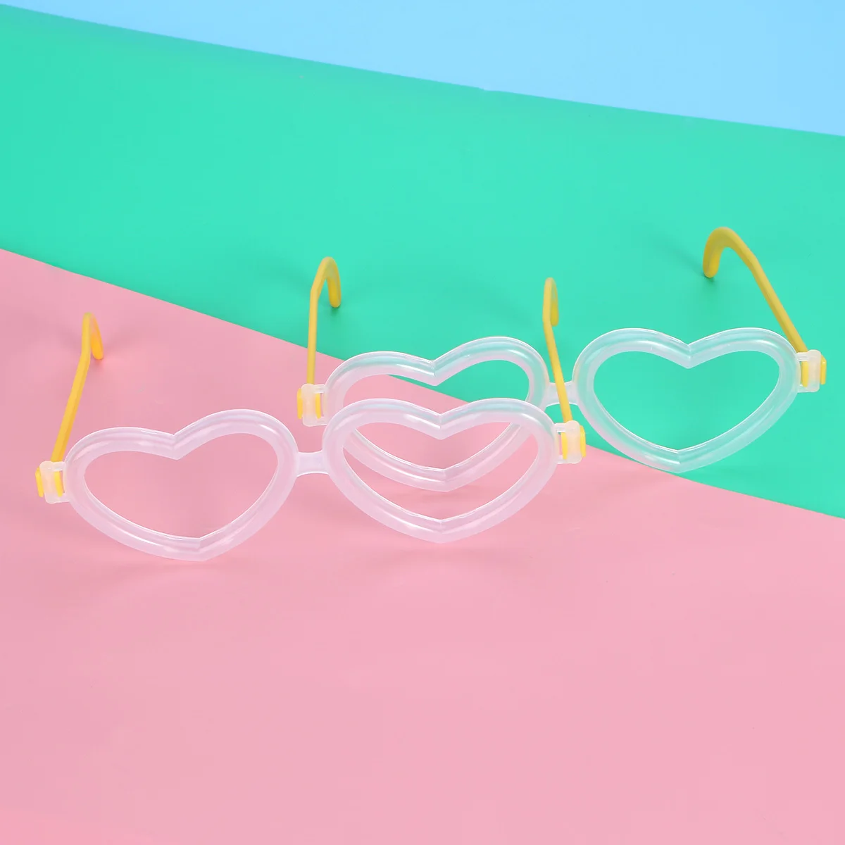 

30 шт. флуоресцентные очки в форме сердца, светящиеся светящиеся очки для концертов, вечеринок по случаю дня рождения, удобные для переноски, компактные