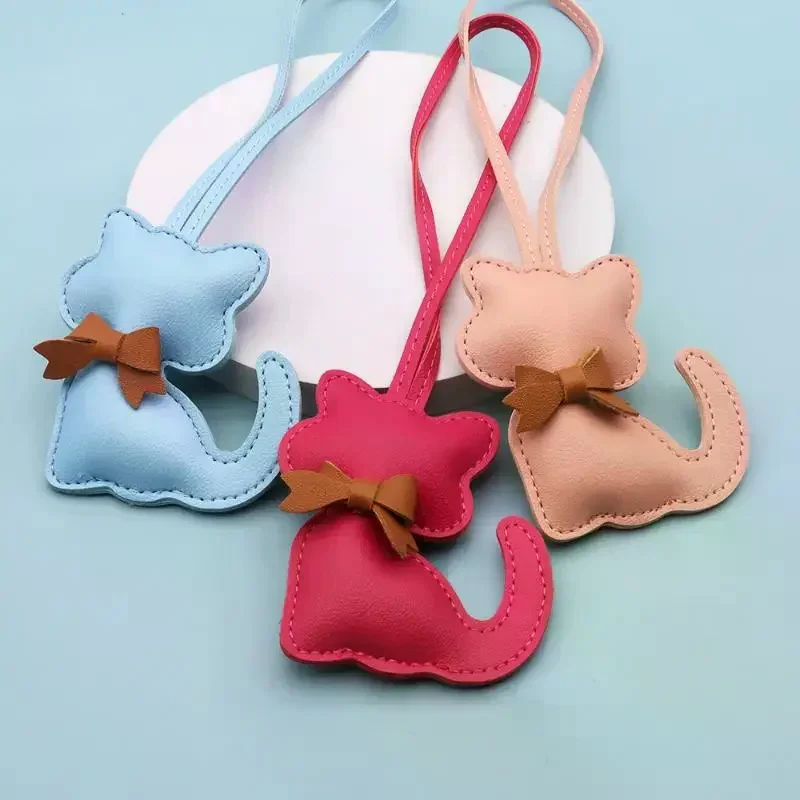 พวงกุญแจหนัง PU รูปแมวน่ารัก ของตกแต่งกระเป๋าถือสำหรับผู้หญิง ของขวัญสำหรับสาวๆ