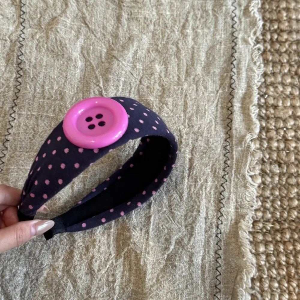 Wide Brim Polka Dot Headband Non Slip Soft Fabric Dopamine Hair Hoop Contrast Color Padded Oversized Button Hairband Makeup
