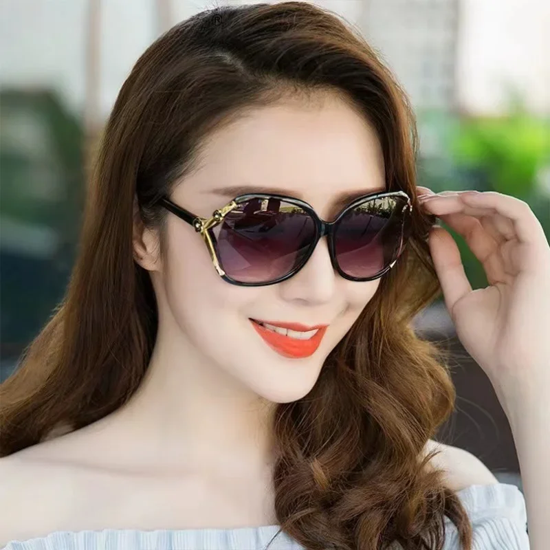 1 Pcs New Fashion Cat Eye Sunglasses for Women Vintage Oversized Hollow Frame Black Gradient Sun Glasses Female Elegant Shades