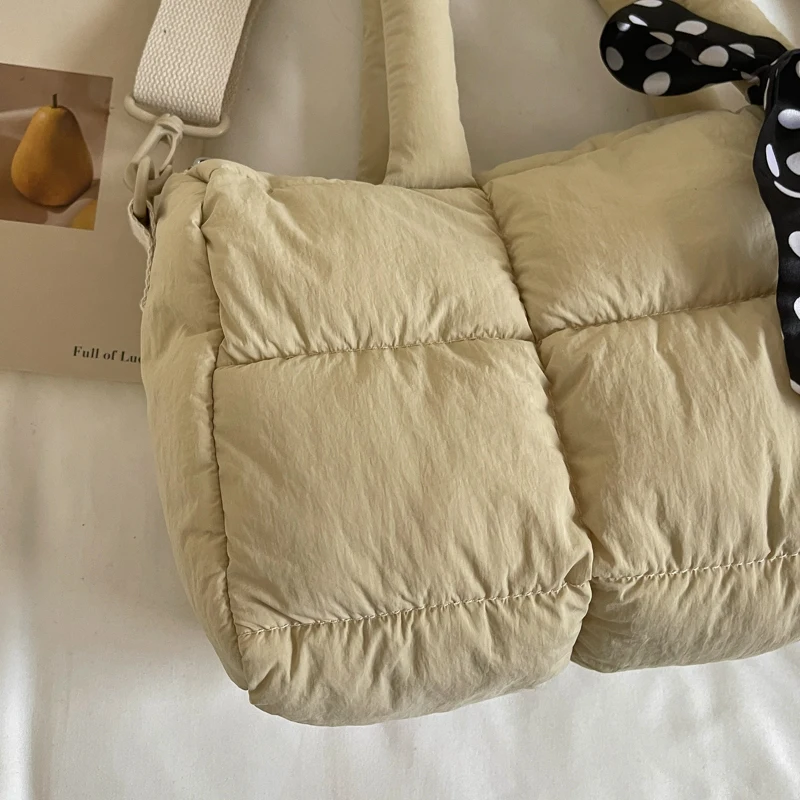 2026 Neue Designer-Schultertasche mit Karomuster, Space-Baumwoll-Handtasche für Damen, Große Kapazität, Daunengepolsterte Gesteppte Einkaufstasche für Damen – Detail 14