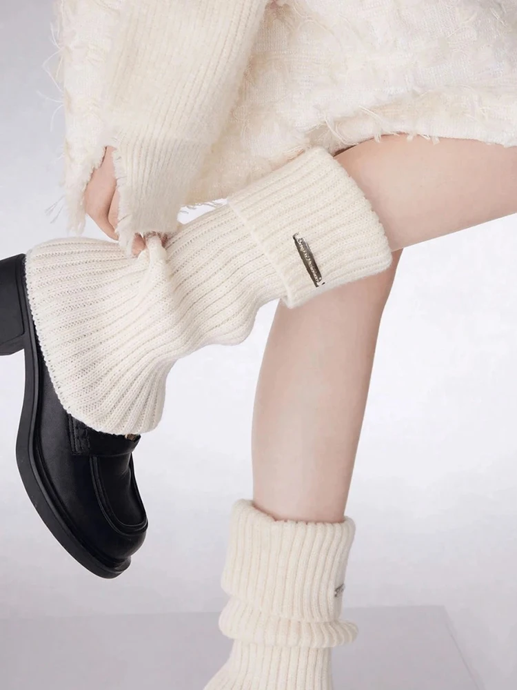 1 Pair Women White Pleated Pile Metal Tags Socks Fashionable Lolita Girls Autumn Winter Loose Comfortable Striped Ankle Socks image 3