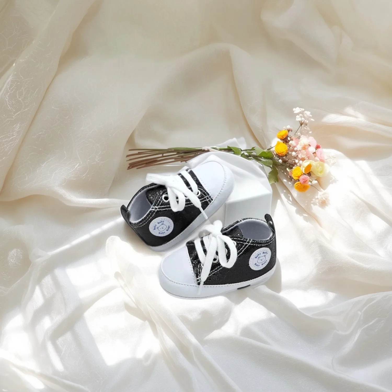 أحذية قماشية للأولاد والبنات أحذية مشي للأطفال من عمر 0 إلى 18 شهرًا بحزام لامع قابلة للتنفس وغير قابلة للانزلاق