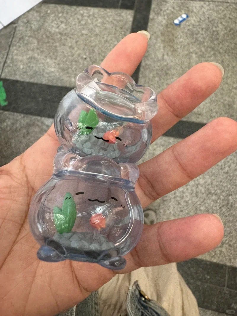 

Новый продукт на складе, прозрачный мини-прозрачный танк с золотой рыбкой, джун, выражение, слепая коробка, украшение для рабочего стола, милый мультяшный подарок