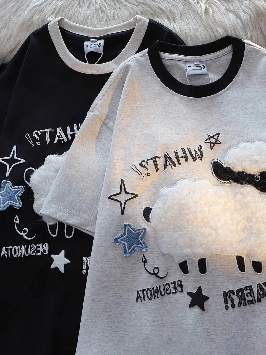 อเมริกา Hip Hop สนุกกราฟิก Tees แกะน่ารักเย็บปักถักร้อยเสื้อยืดสีเทาสีดําผ้าฝ้ายฤดูร้อนเกาหลี Unisex แขนสั้น Y2K Tops