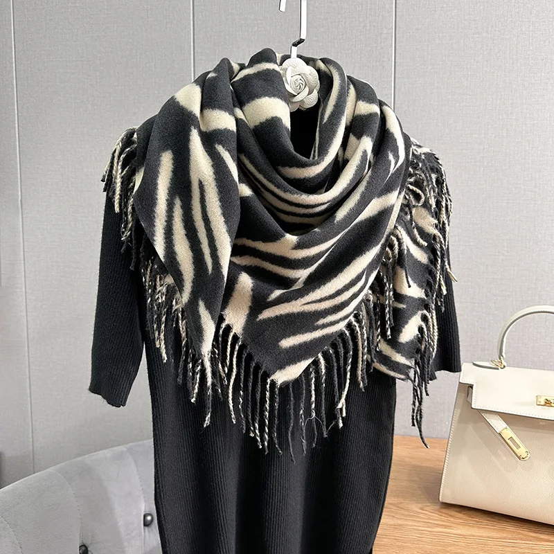 

Luxury Brand Cashmere Warm Scarf Women Winter Sexy Leopard 100cm Square Shawls Wrap Pashmina 2024 Female Bufanda Echarpe Foulard