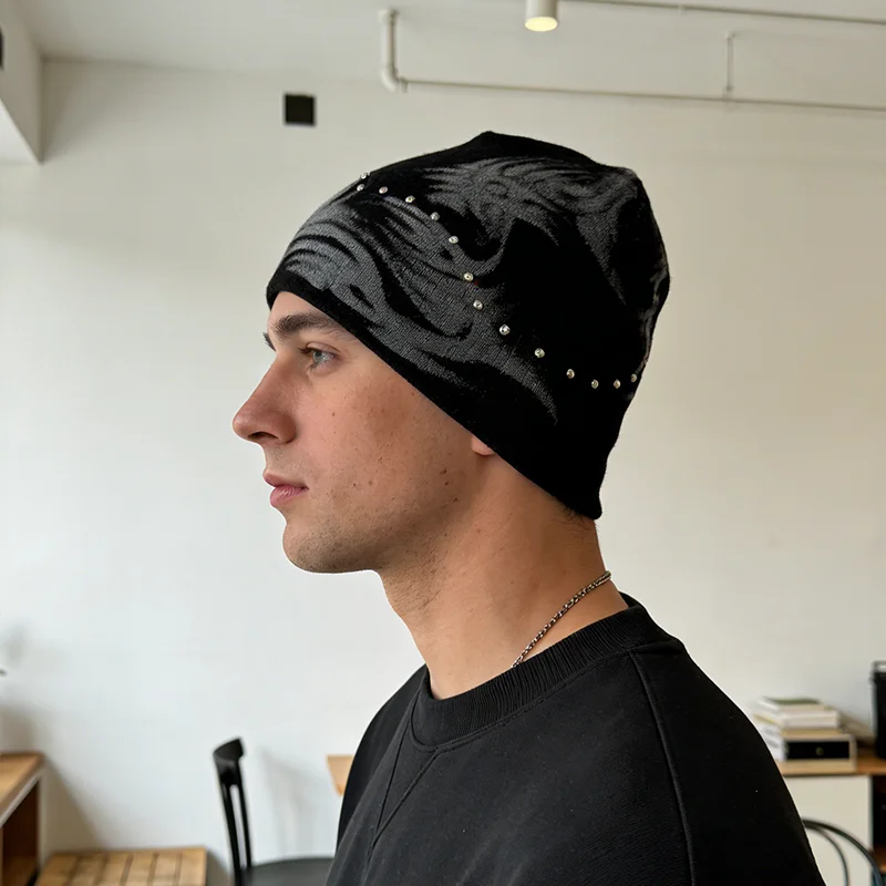 Trendige Strickmütze im Y2K Dark Retro-Stil, Frühlings-Neuheit mit Nieten-Dekor, Kapuzenmütze für Paare im Ins-Stil
