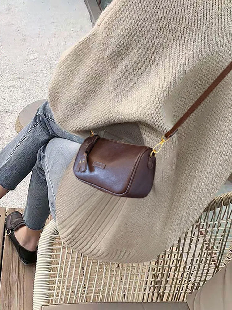 

Hong Kong's Explosive New Women's Crossbody Pillow Bag Lightweight Luxury Versatile Double Strap Detachable Shoulder Bag
